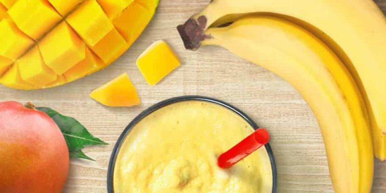 Smoothie King had strong growth in 2018 with their extensive menu of delicious and tropical fruit options, including a bowl of mangoes, mangoes and bananas on a wooden table.