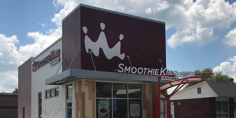 A building with a sign advertising Smoothie King and plans for expansion in 2017.