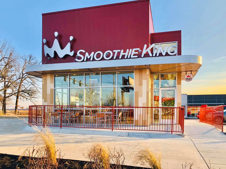 Exterior view of a Smoothie King franchise