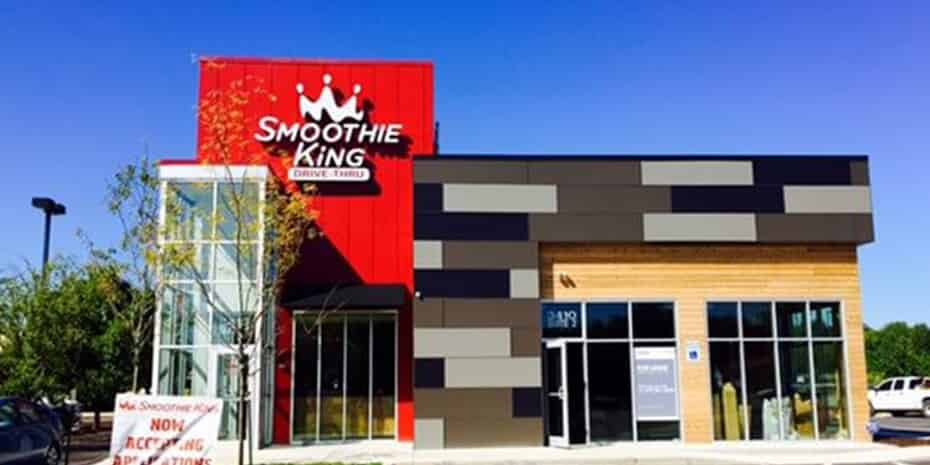 Smoothie king building with a sign.