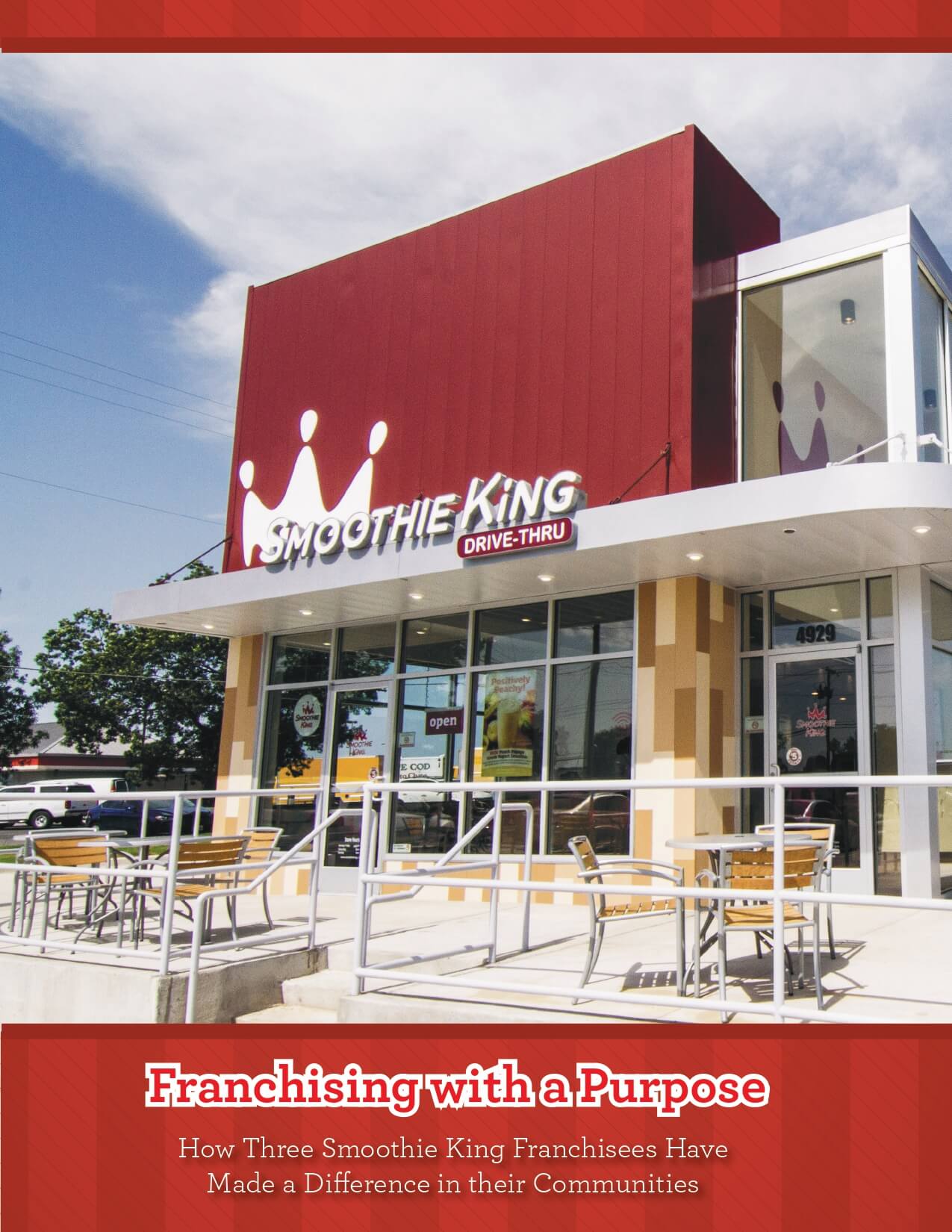 The front of a restaurant with a sign that says Smoothie King