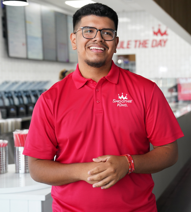 Image of a smoothie king employee